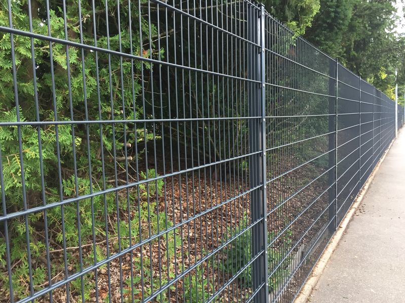 Recycler une vieille clôture rigide : filières, valorisation et combien ça rapporte